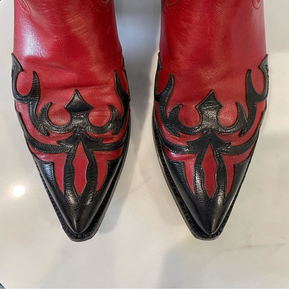 Handcrafted Leather Cowboy Boots with Overlay Details - Picture 3 of 13